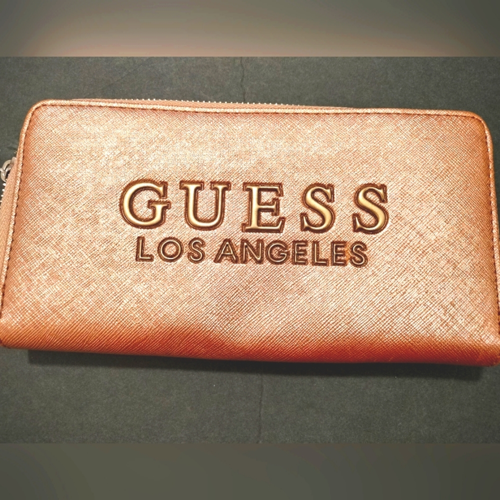 GUESS LOS ANGELES CLUTCH